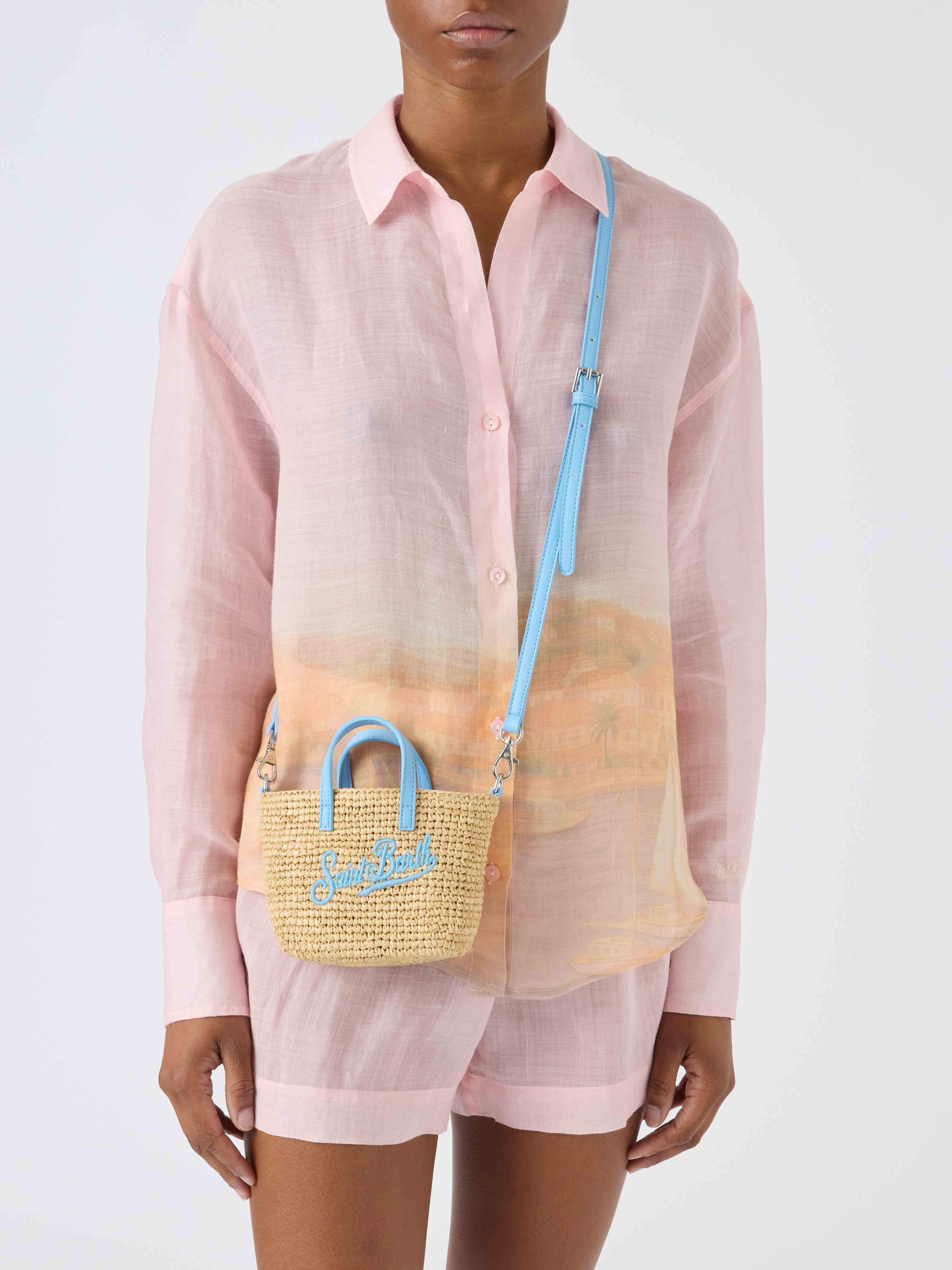 Borsa City micro in raffia con logo azzurro ricamato a contrasto