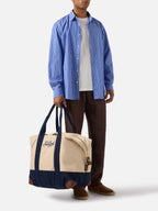 Borsone Travel Bag in nylon panna e blu con logo ricamato